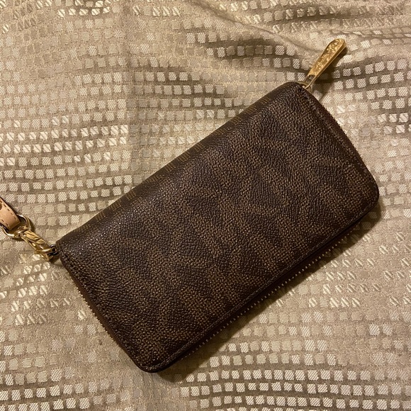 Michael Kors Wristlet - Picture 2 of 4